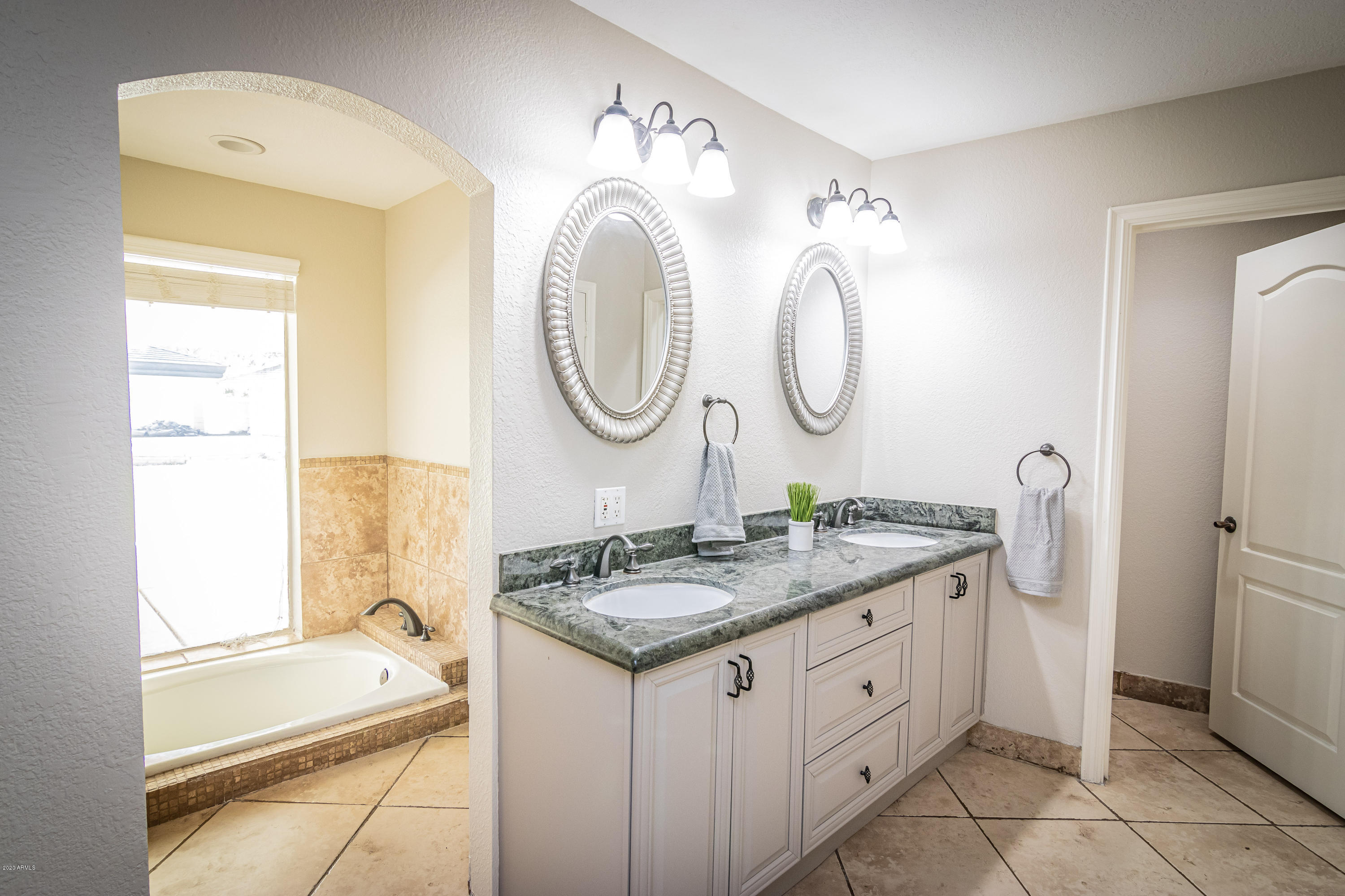 1129 South Lyn Rae Square Mesa, AZ 85204 - Photo 27 of 51 Master Bath