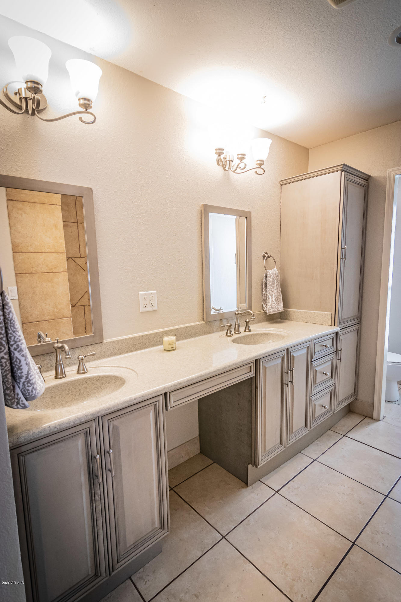 1129 South Lyn Rae Square Mesa, AZ 85204 - Photo 33 of 51 Hall Bath