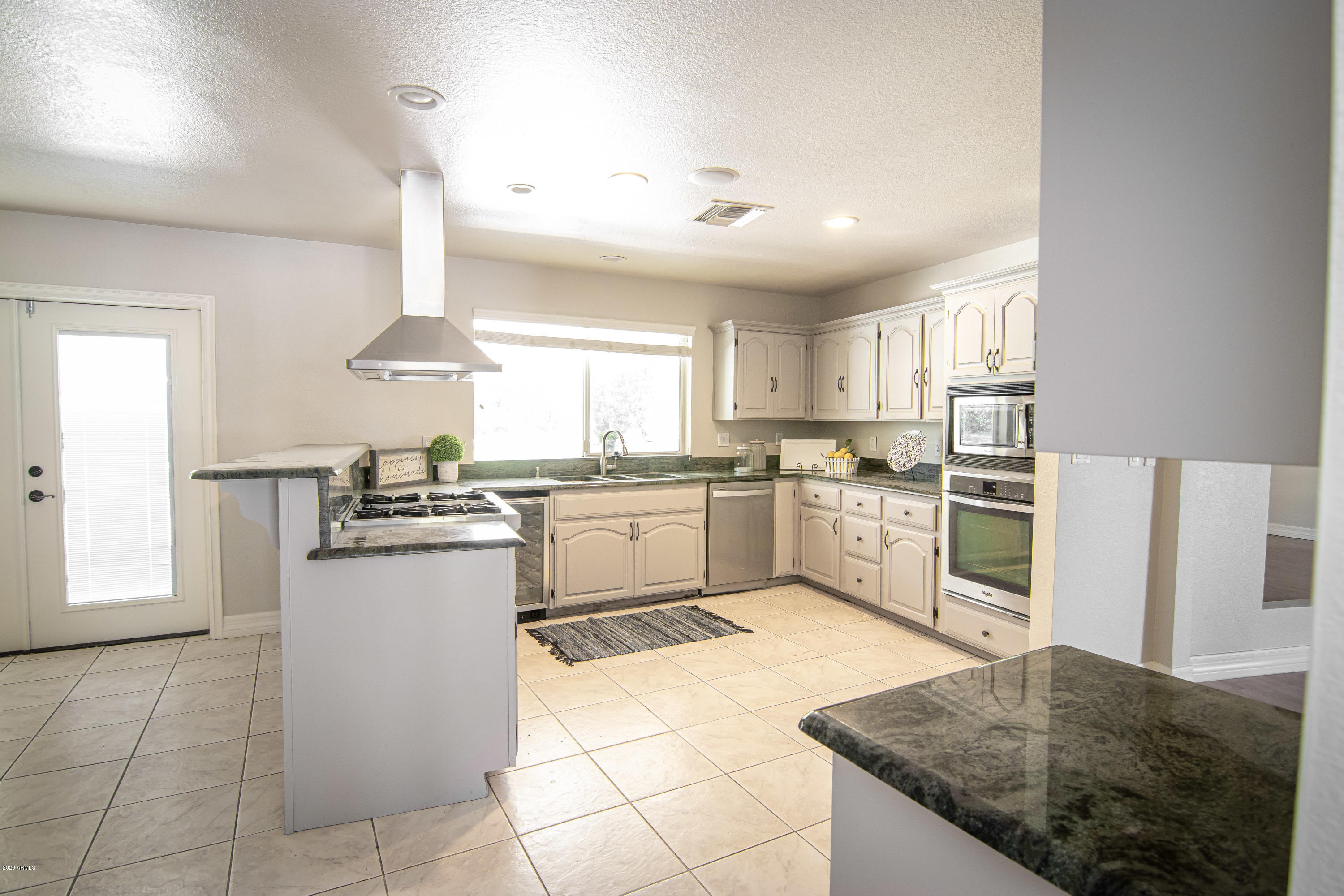 1129 South Lyn Rae Square Mesa, AZ 85204 - Photo 9 of 51 Kitchen