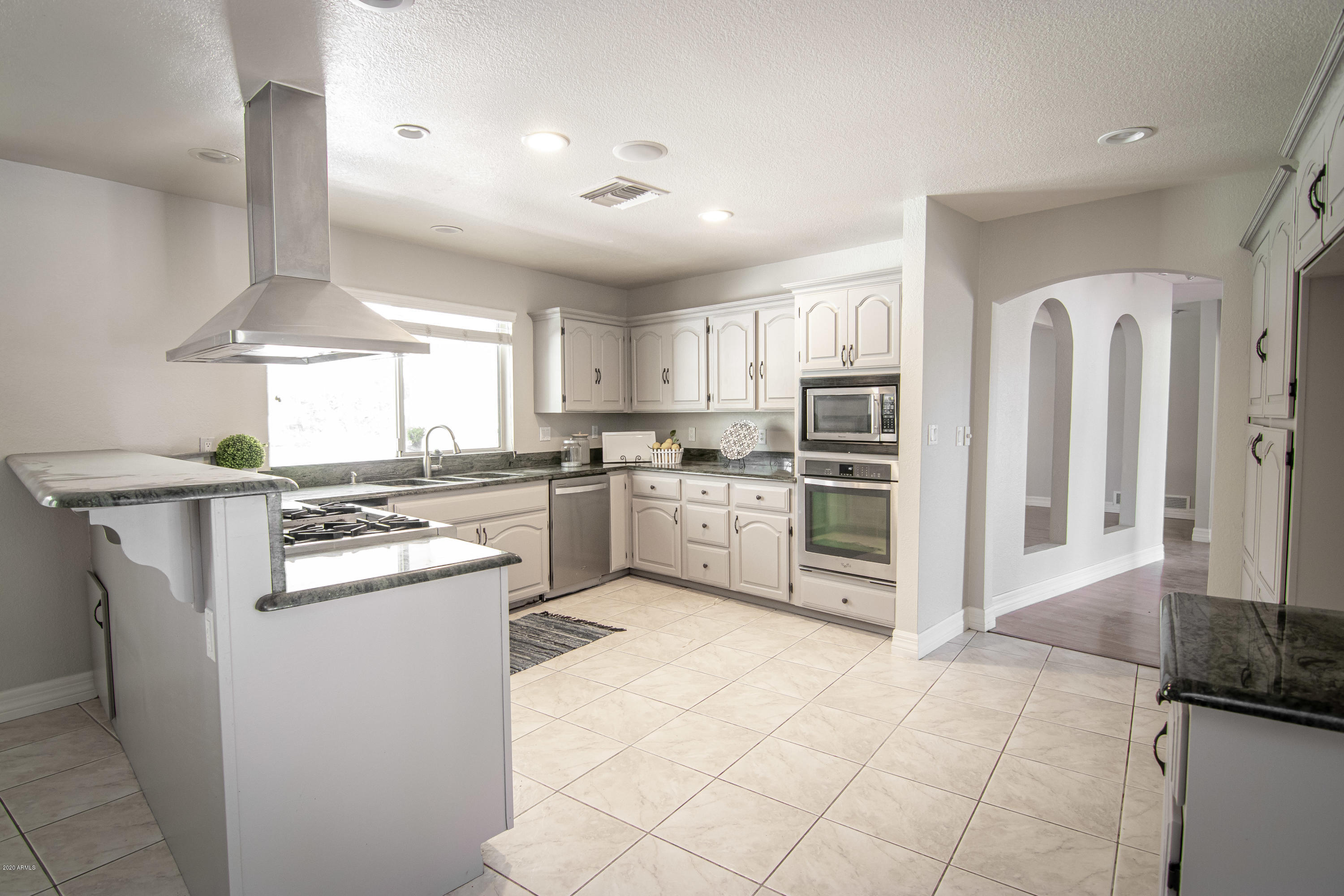 1129 South Lyn Rae Square Mesa, AZ 85204 - Photo 10 of 51 Kitchen