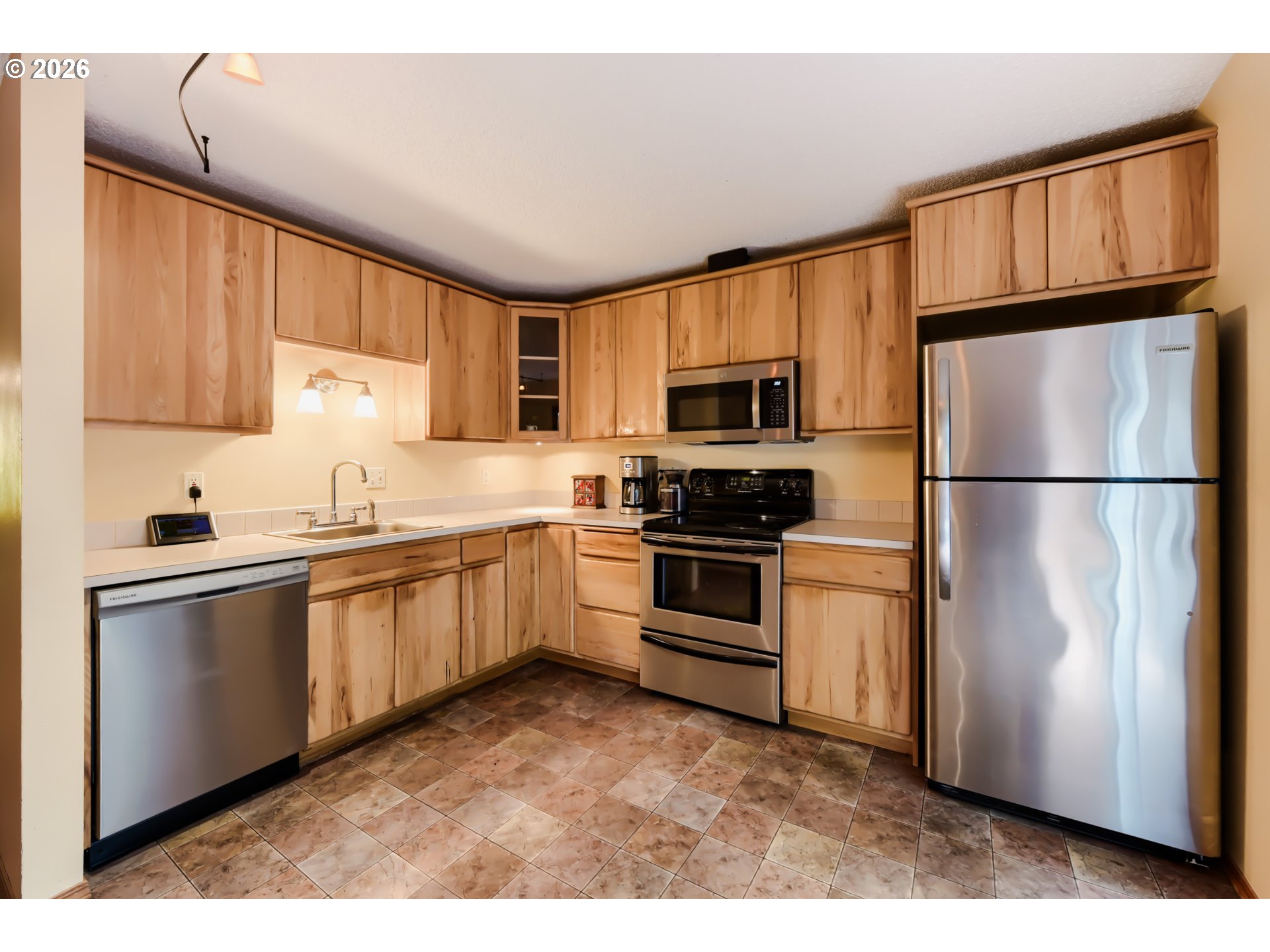 3118 Southwest Carson Street Portland, OR 97219 - Photo 10 of 40