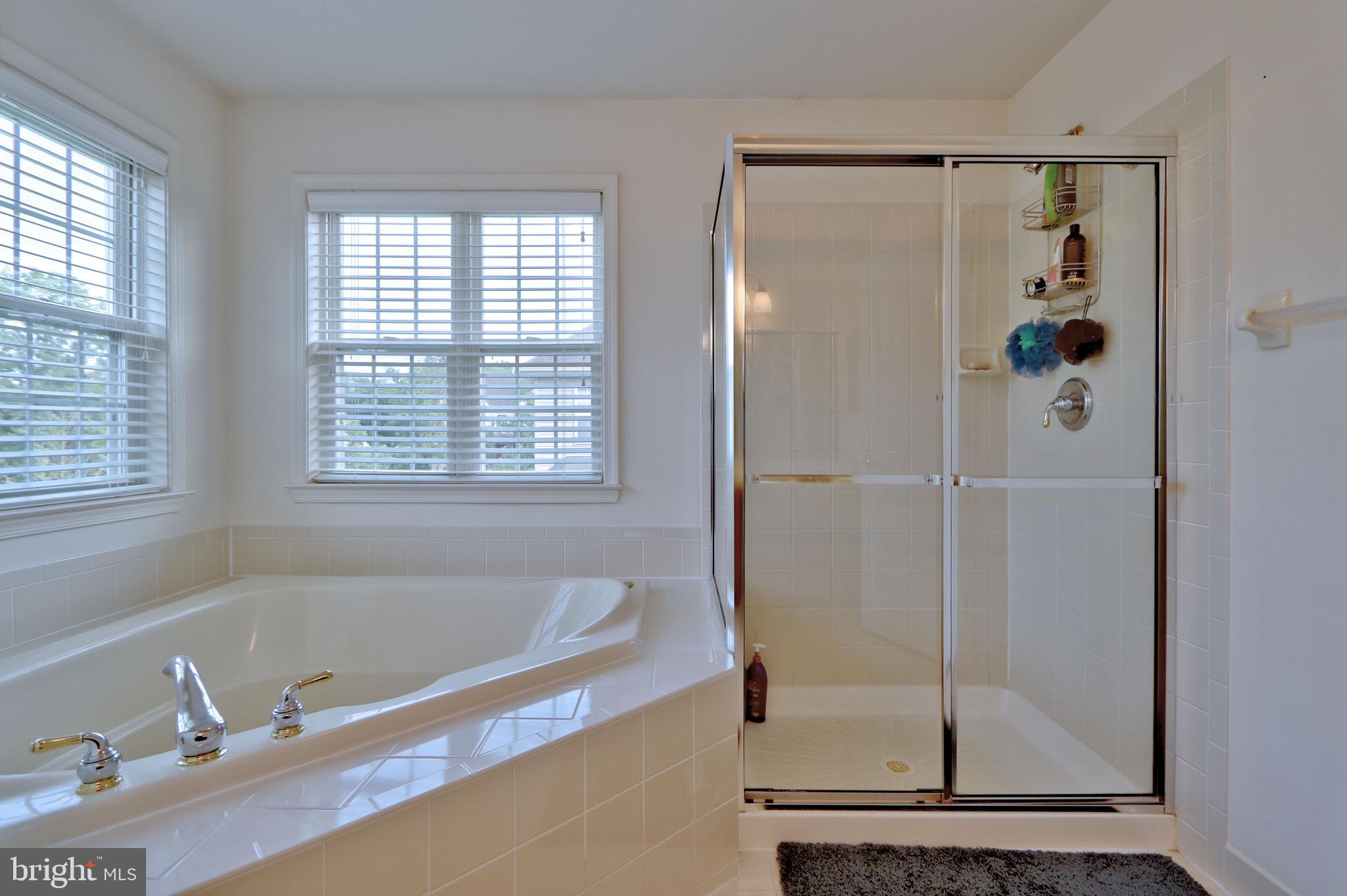 23 Kyle Court Mount Laurel, NJ 08054 - Photo 36 of 57 Great Shower in Main Bath!