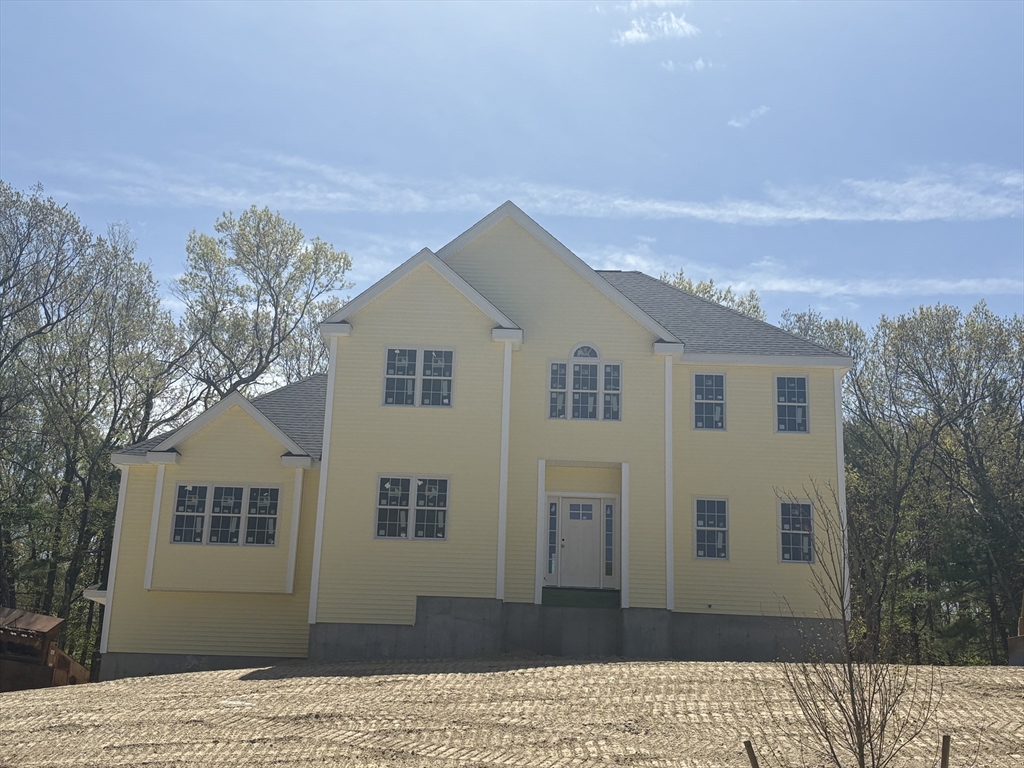 a view of a house with a backyard