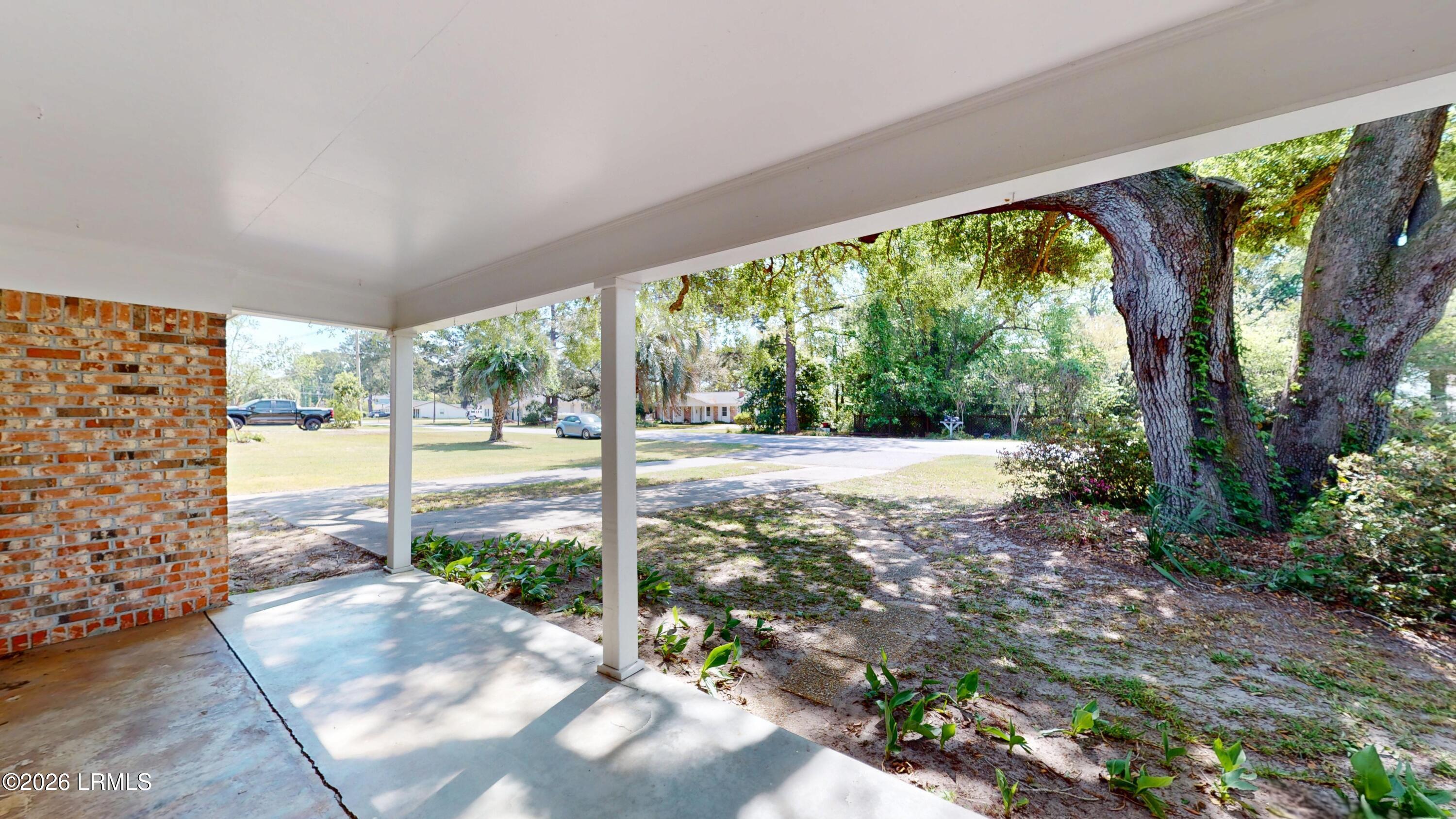4027 Shell Point Road Beaufort, SC 29906 - Photo 3 of 48 4027-Shell-Point-Road-04092026_095109