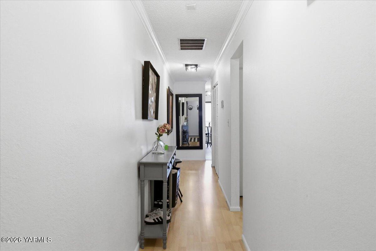 701 South 38th Avenue, Unit 11 Yakima, WA 98902 - Photo 16 of 23 17-Hallway 2