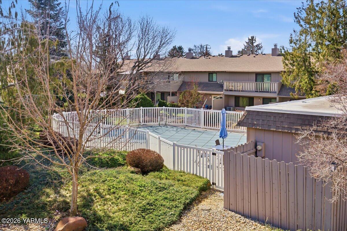 701 South 38th Avenue, Unit 11 Yakima, WA 98902 - Photo 19 of 23 18C-View to Pool