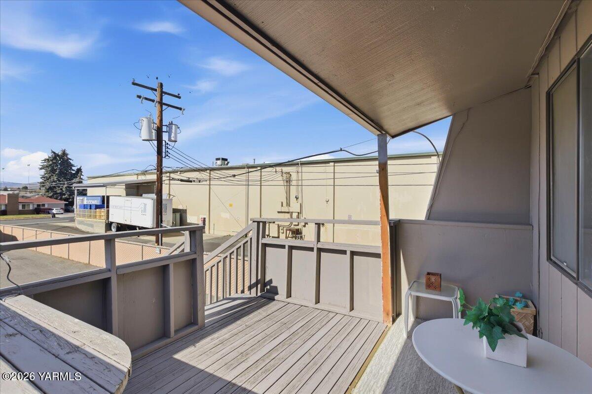 701 South 38th Avenue, Unit 11 Yakima, WA 98902 - Photo 20 of 23 18-Deck Space