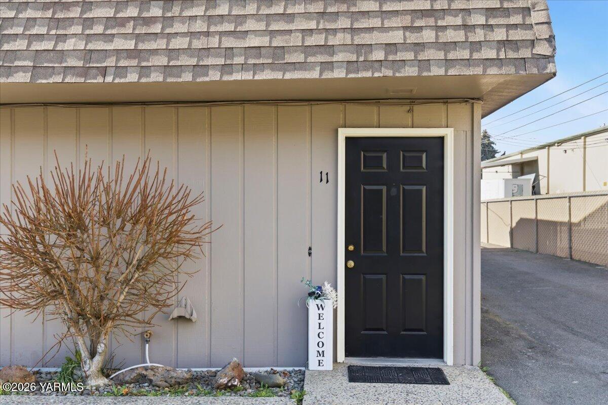 701 South 38th Avenue, Unit 11 Yakima, WA 98902 - Photo 21 of 23 19-Street Level Entrance