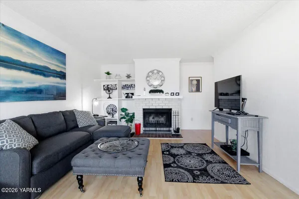 $225,000 | 701 South 38th Avenue, Unit 11, Yakima, WA 98902