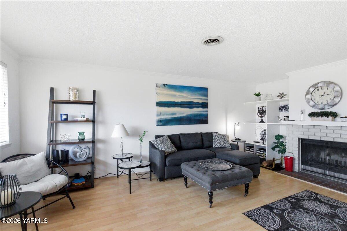 701 South 38th Avenue, Unit 11 Yakima, WA 98902 - Photo 5 of 23 03-Comfy Space