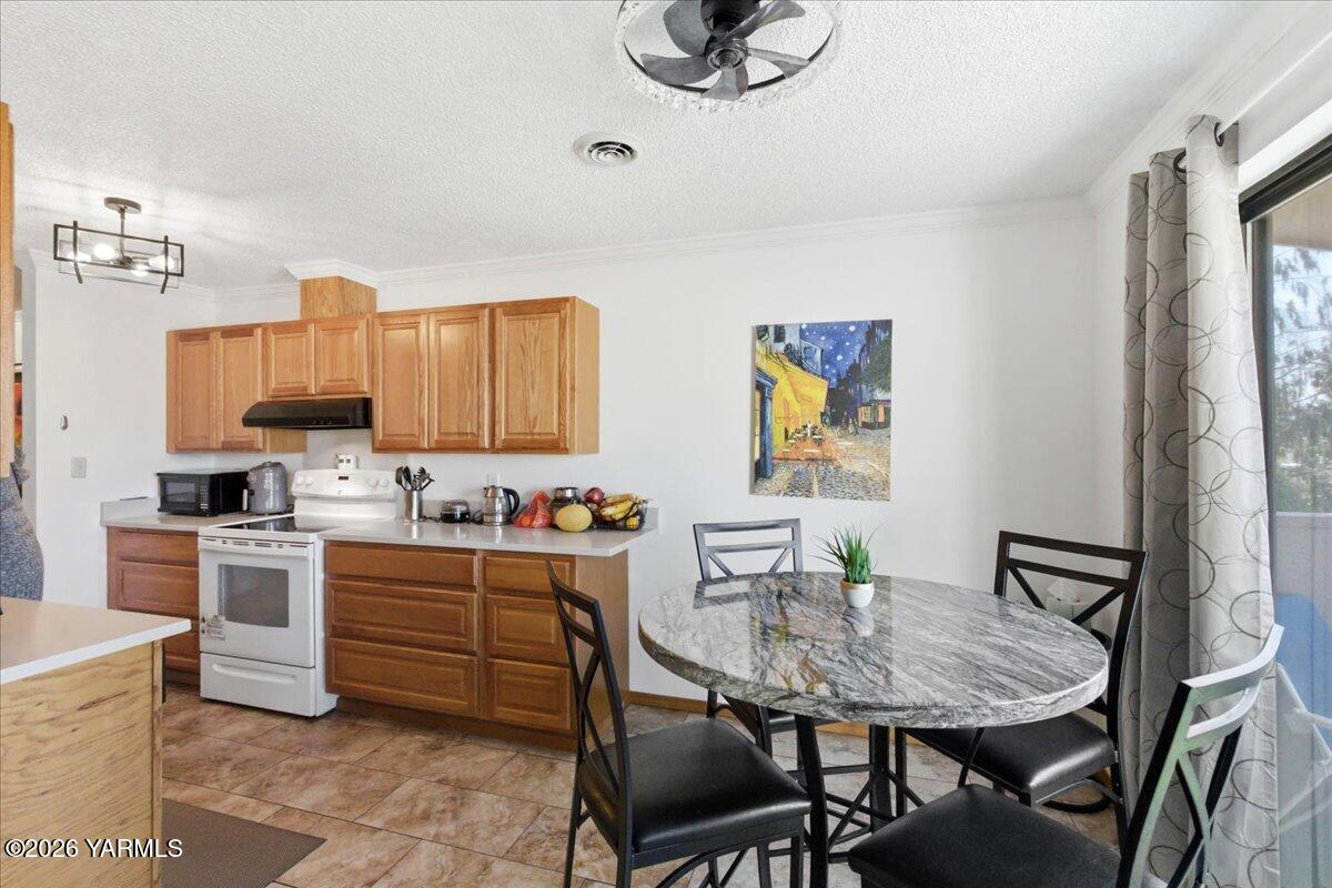 701 South 38th Avenue, Unit 11 Yakima, WA 98902 - Photo 9 of 23 07-Cooking Space