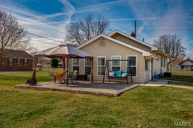 $195,000 | 713 North Macoupin Street, Gillespie, IL 62033