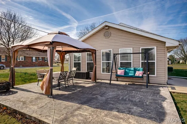 $195,000 | 713 North Macoupin Street, Gillespie, IL 62033