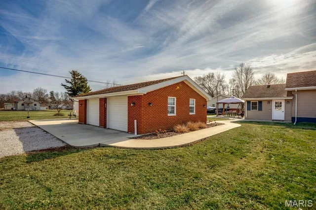 $195,000 | 713 North Macoupin Street, Gillespie, IL 62033