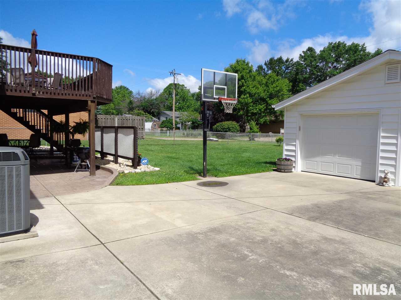 2221 Kaskaskia Drive Springfield, IL 62702 - Photo 18 of 36