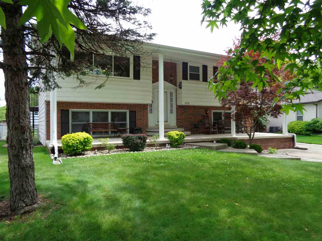 2221 Kaskaskia Drive Springfield, IL 62702 - Photo 3 of 36