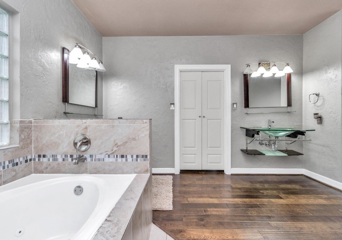 16522 Champions Cove Circle Spring, TX 77379 - Photo 21 of 30 a bathroom with a bathtub and a sink