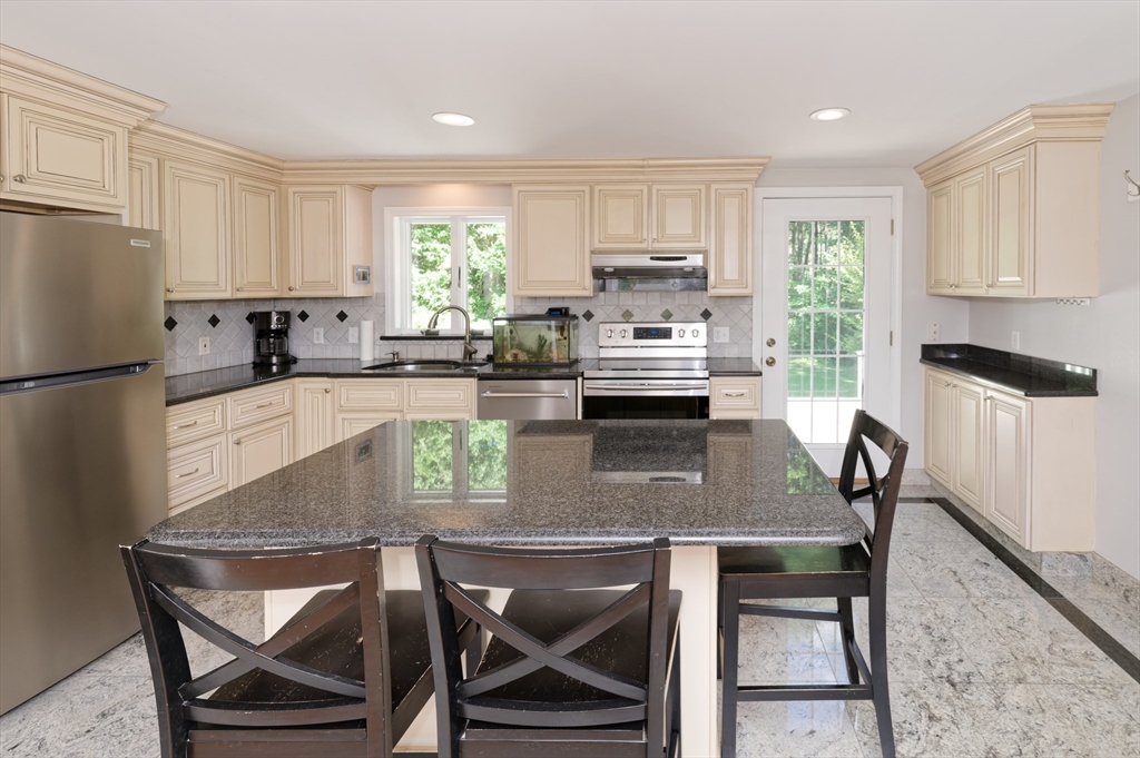 24 Woodland Road Uxbridge, MA 01569 - Photo 6 of 35