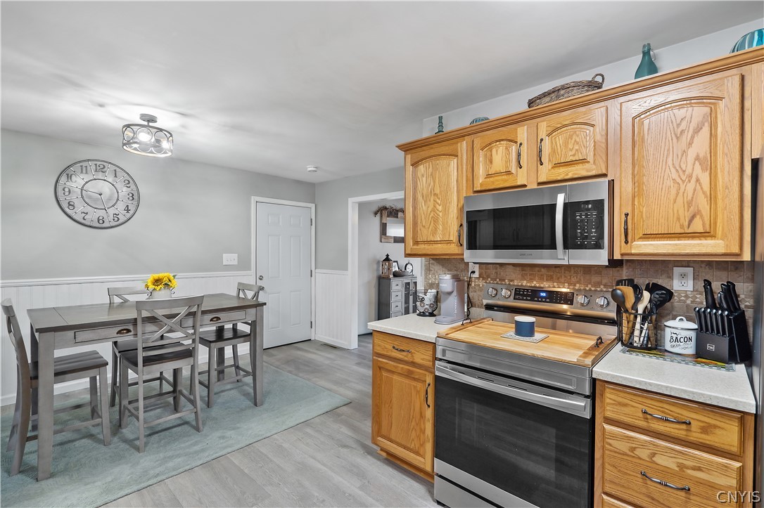 3123 County Rte 57 Volney, NY 13126 - Photo 13 of 44 Eat-in space/Kitchen