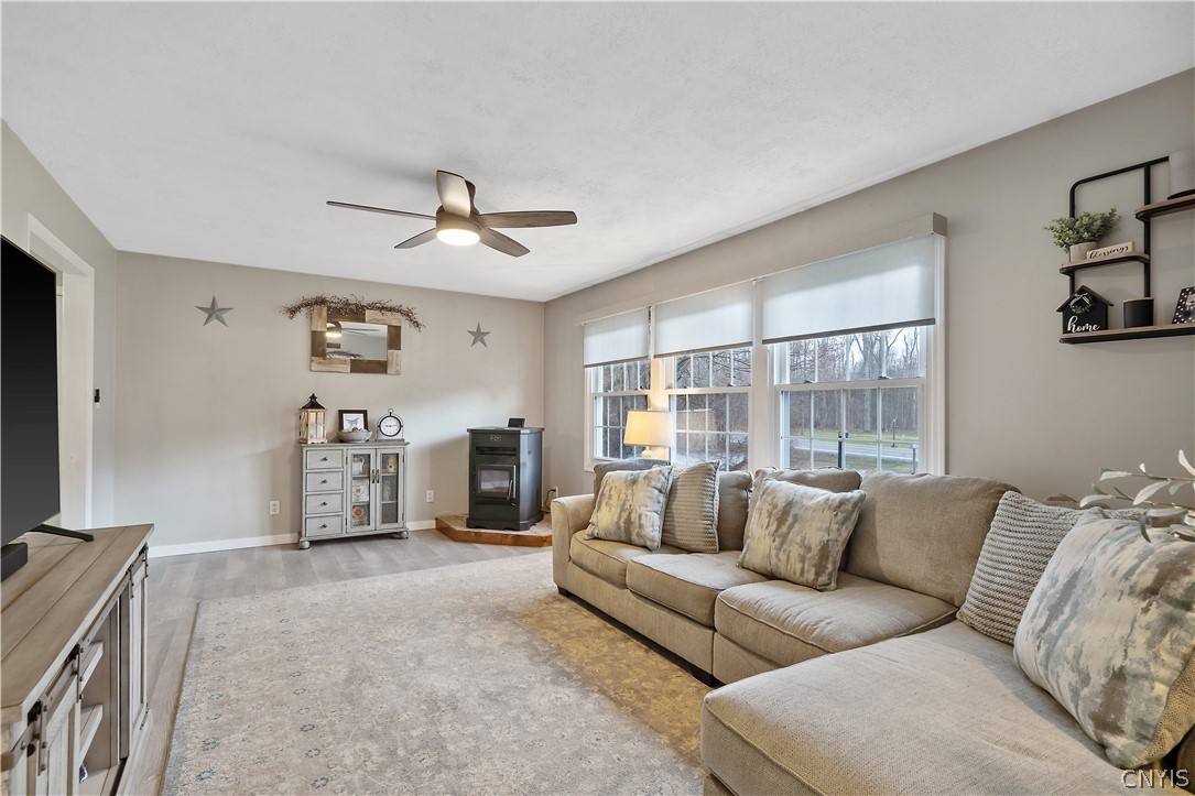 3123 County Rte 57 Volney, NY 13126 - Photo 8 of 44 Living Room