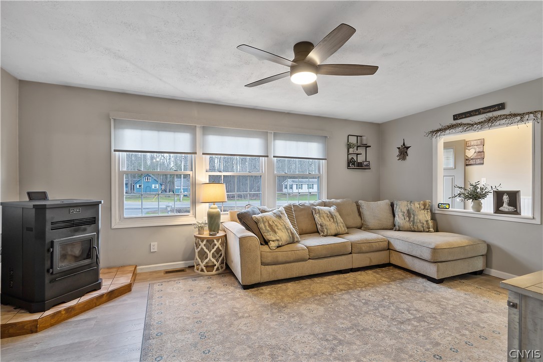 3123 County Rte 57 Volney, NY 13126 - Photo 9 of 44 Living Room
