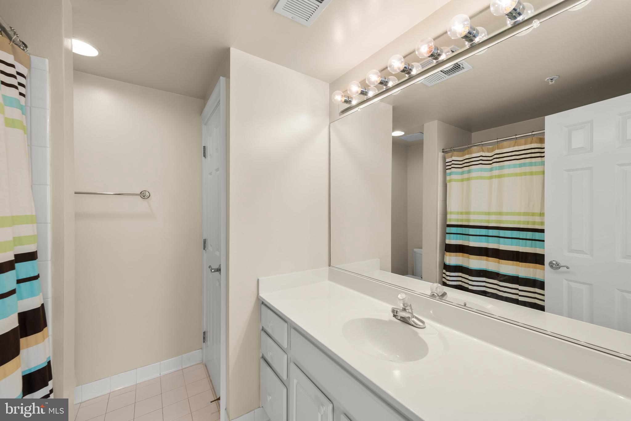 4705 Monaco Circle Bethesda, MD 20814 - Photo 16 of 22 Upstairs Full Bath