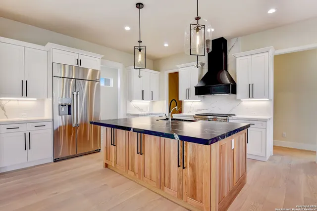 $1,350,000 | 748 Annabelle Avenue, Bulverde, TX 78163