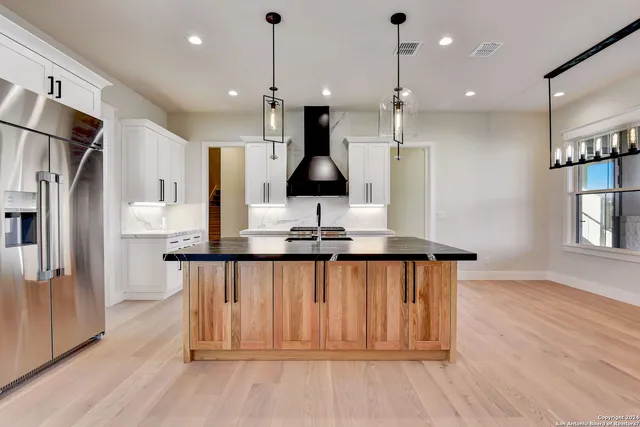 $1,350,000 | 748 Annabelle Avenue, Bulverde, TX 78163