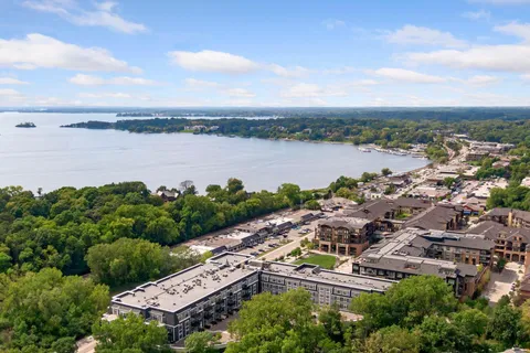 $1,150,000 | 935 Lake Street East, Unit 209, Wayzata, MN 55391