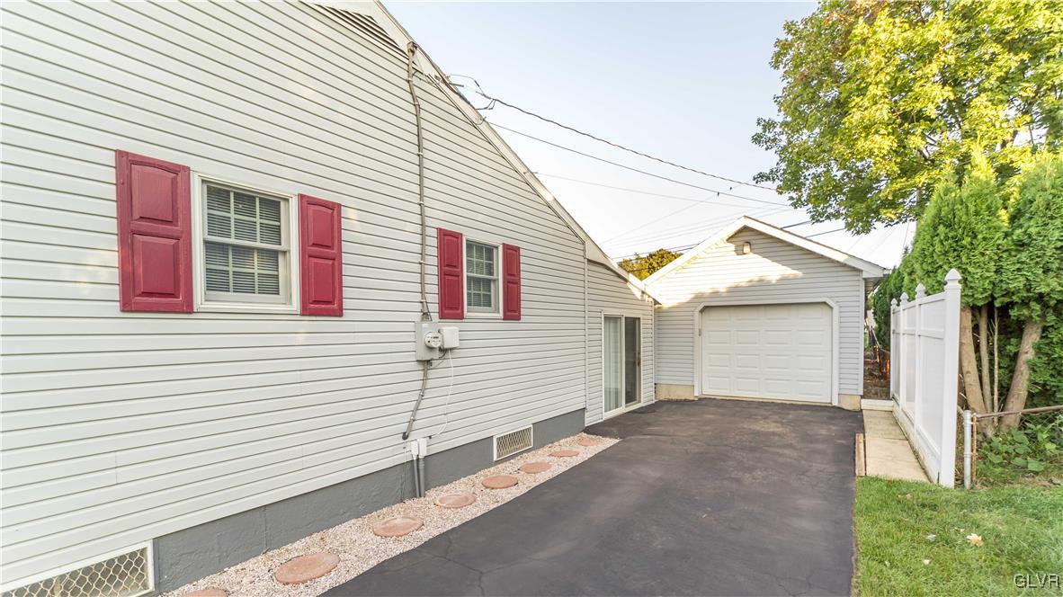 2115 Cypress Road Bethlehem, PA 18018 - Photo 4 of 30 Gallery Image 4