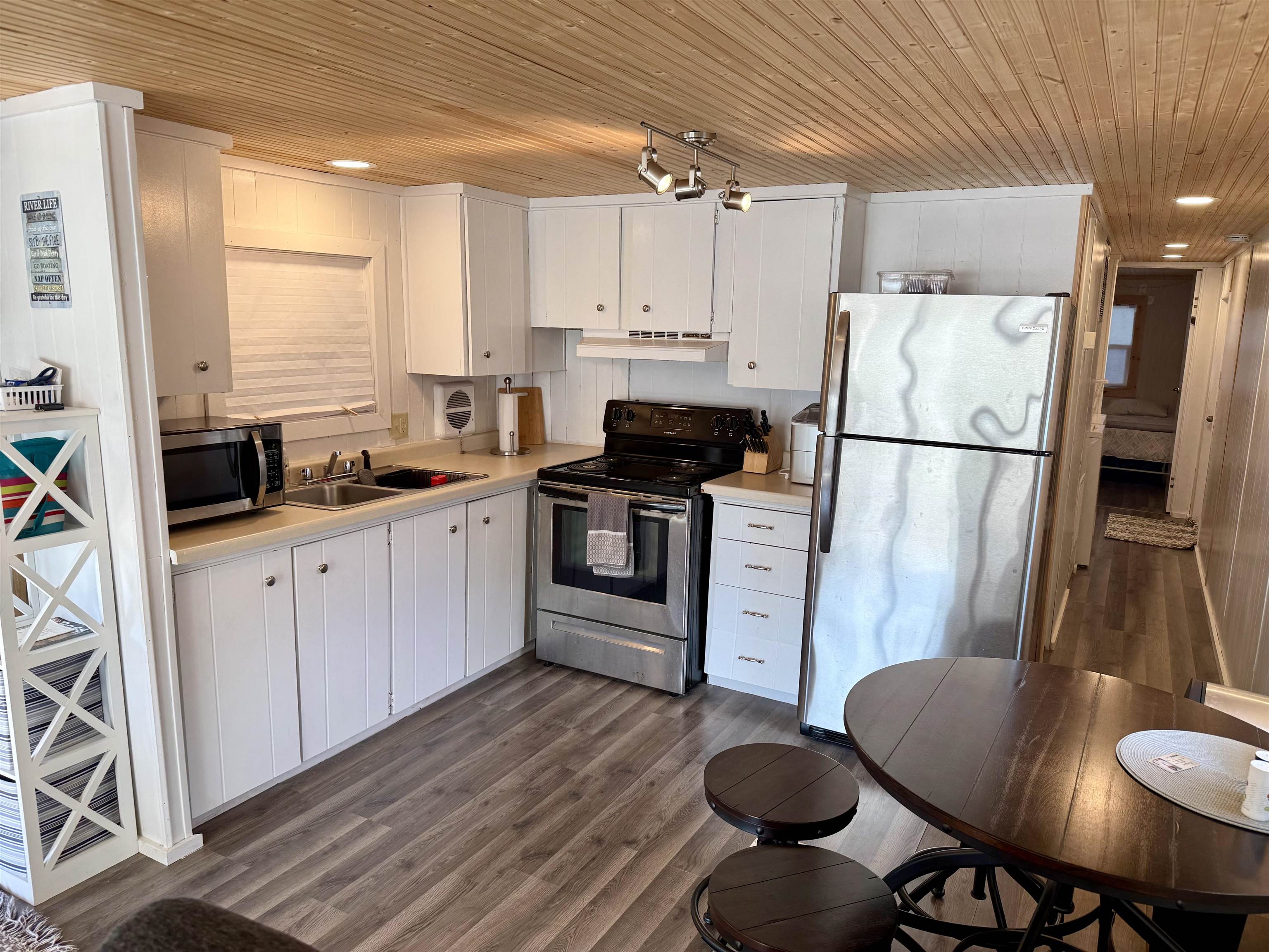 208 Hideaway Prairie du Chien, WI 53821 - Photo 4 of 21 Gallery Image 4