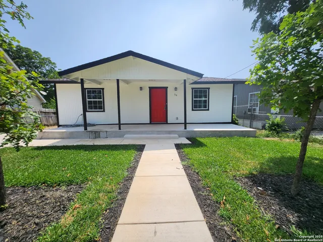 a front view of house with yard