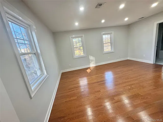 $8,370 | 32 Berkshire Road, Great Neck, NY 11023