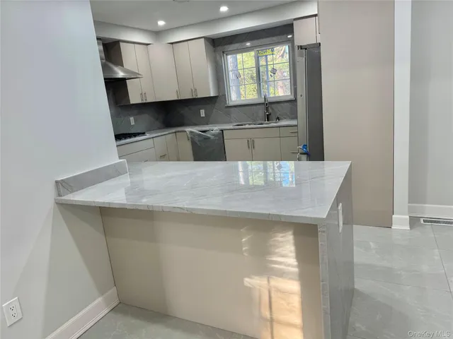 $8,370 | 32 Berkshire Road, Great Neck, NY 11023