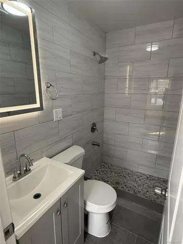 $869,000 | 111-27 209th Place | Bellaire Estates