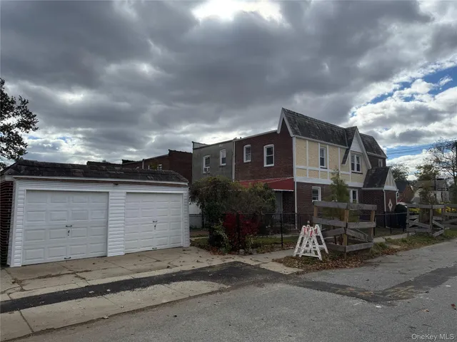 $869,000 | 111-27 209th Place | Bellaire Estates