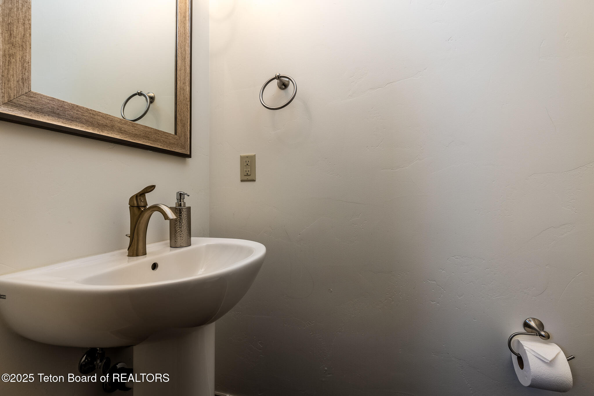 254 Abby Loop Victor, ID 83455 - Photo 11 of 40 image-2