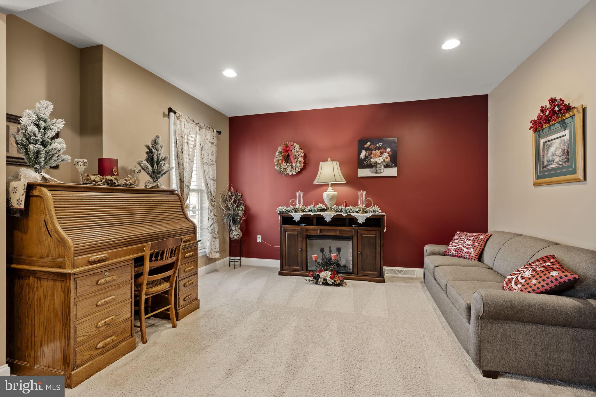 8 White Tail Path Lancaster, PA 17602 - Photo 5 of 51 a living room with furniture