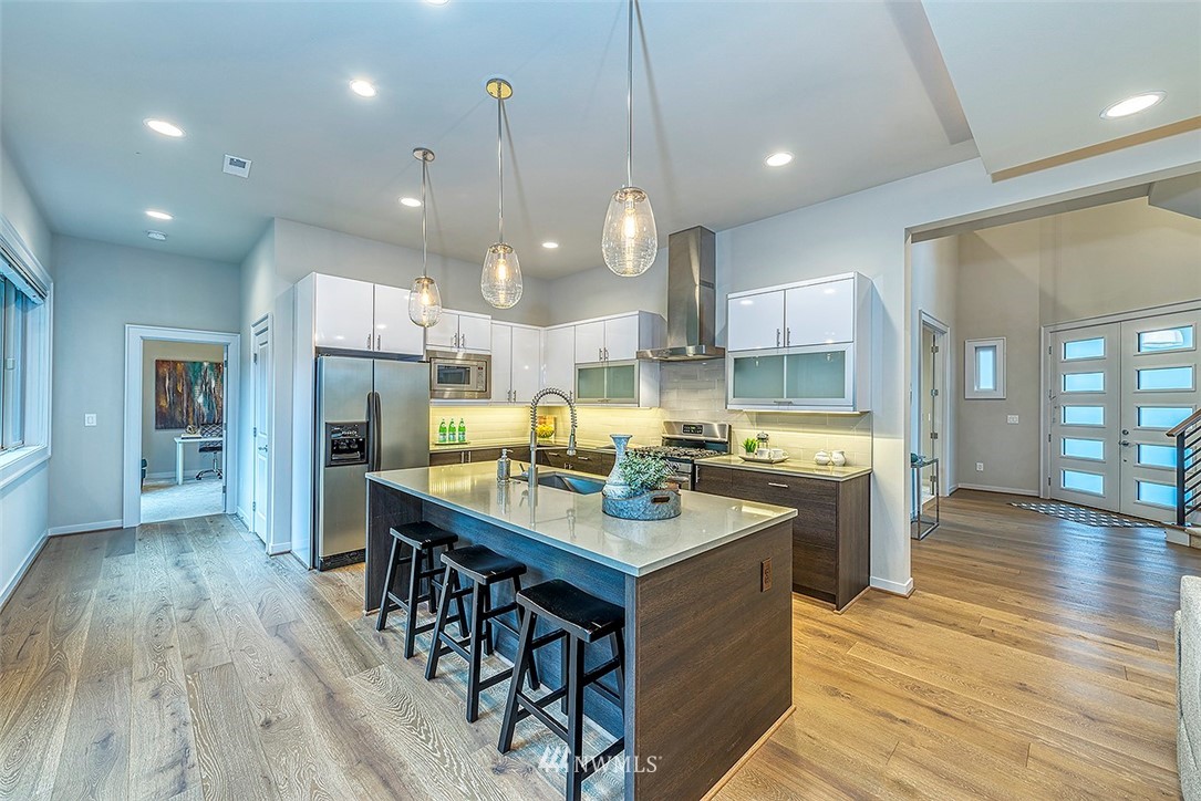 710 Pierce Avenue Northeast Renton, WA 98056 - Photo 4 of 19
