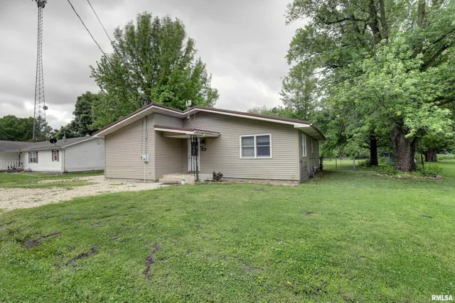 $84,900 | 305 East Clay Street, Pleasant Hill, IL 62366