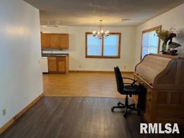 $84,900 | 305 East Clay Street, Pleasant Hill, IL 62366