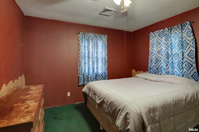 $84,900 | 305 East Clay Street, Pleasant Hill, IL 62366