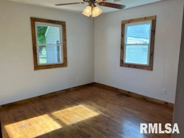 $84,900 | 305 East Clay Street, Pleasant Hill, IL 62366