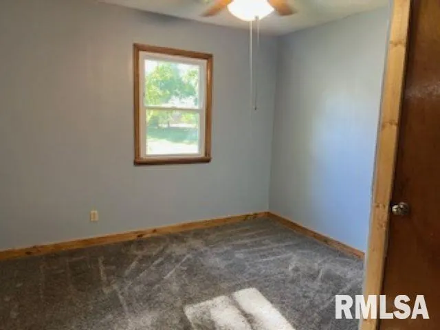 $84,900 | 305 East Clay Street, Pleasant Hill, IL 62366