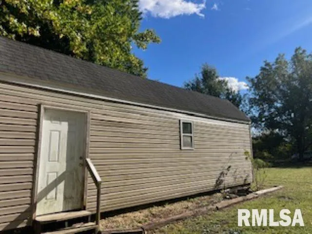 $84,900 | 305 East Clay Street, Pleasant Hill, IL 62366