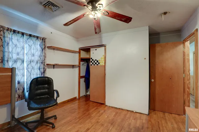 $84,900 | 305 East Clay Street, Pleasant Hill, IL 62366