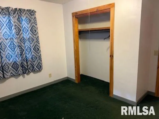 $84,900 | 305 East Clay Street, Pleasant Hill, IL 62366