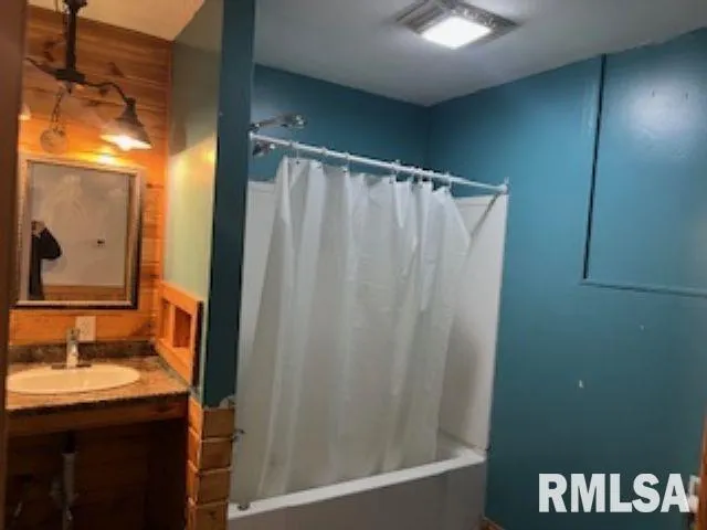 $84,900 | 305 East Clay Street, Pleasant Hill, IL 62366