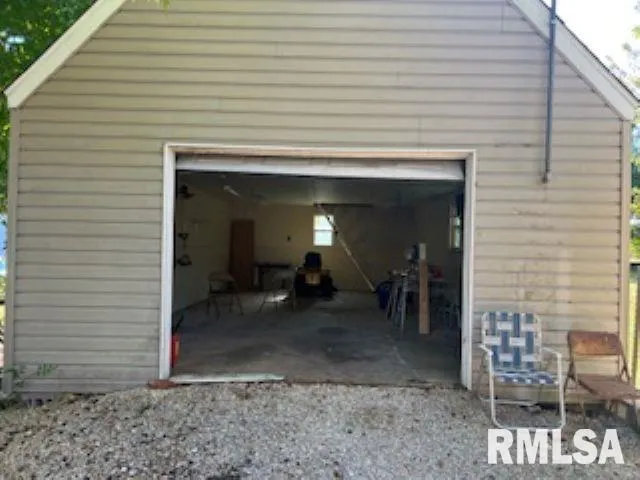 $84,900 | 305 East Clay Street, Pleasant Hill, IL 62366