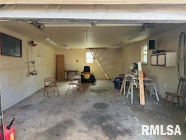 $84,900 | 305 East Clay Street, Pleasant Hill, IL 62366